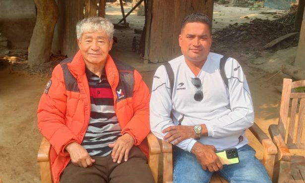 মুকুল হোসেনের বাড়িতে সিমকো ইয়ং। ছবি: সারাবাংলা